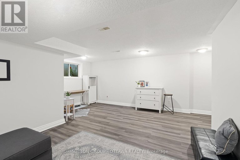 28401647/324-horseshoe-crescent-e/stittsville-north/ottawa/ontario/K2S0B6_24
