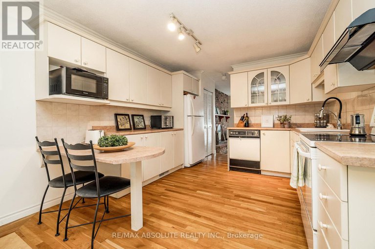 28797061/7-ramsgate-private-e/mooneys-bayriverside-park/ottawa/ontario/K1V8M4_16
