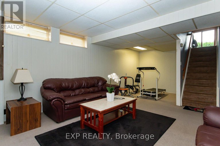 28588528/1576-st-georges-street/bilberry-creekqueenswood-heights/ottawa/ontario/K1E2M9_27