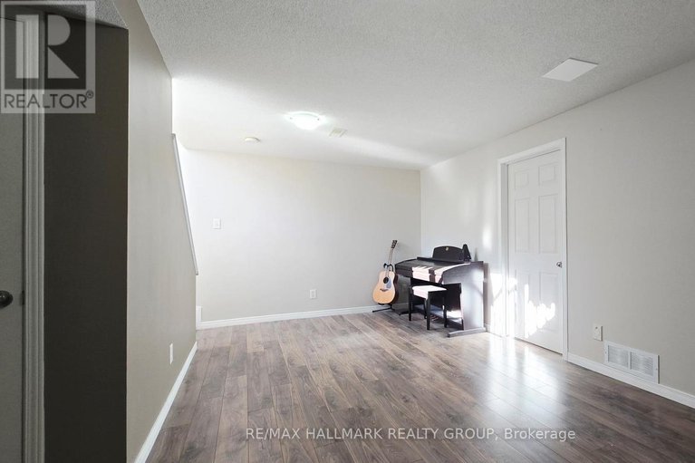 29047464/992-klondike-road/morgans-grantsouth-march/ottawa/ontario/K2K0C3_26