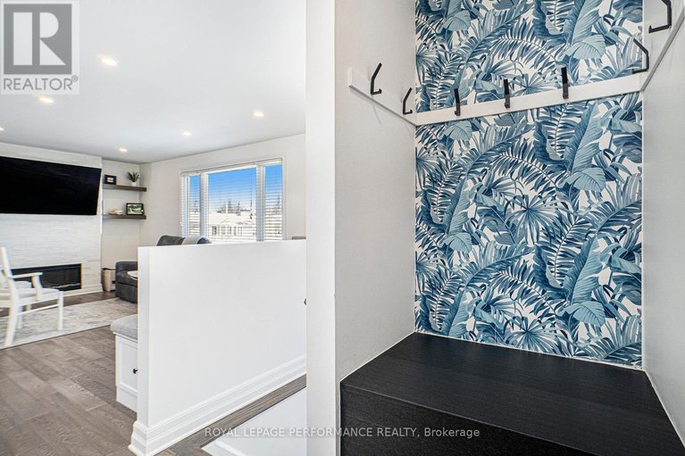 28209002/1524-beaconfield-street/bilberry-creekqueenswood-heights/ottawa/ontario/K1E1R5_20