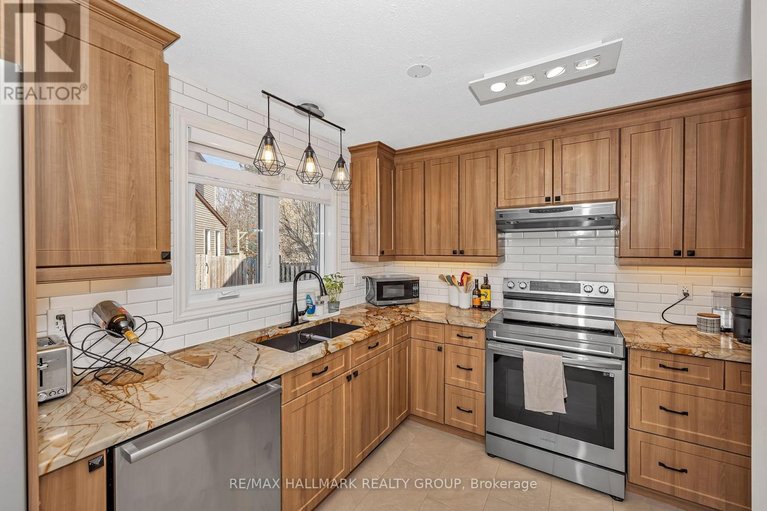 29586664/1059-avignon-court/orleans-wood/ottawa/ontario/K1C2N4_7