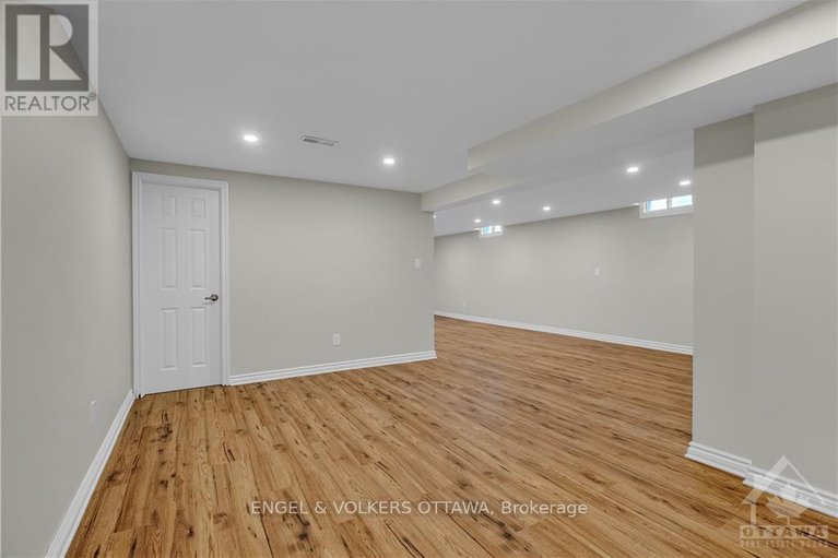 28611833/2177-lenester-avenue/mckellar-heightsglabar-park/ottawa/ontario/K2A4A9_25