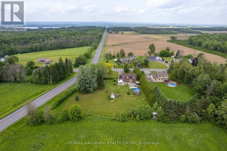 28470245/2914-pattee-road-e/east-hawkesbury-twp/east-hawkesbury/ontario/K6A2R2_18