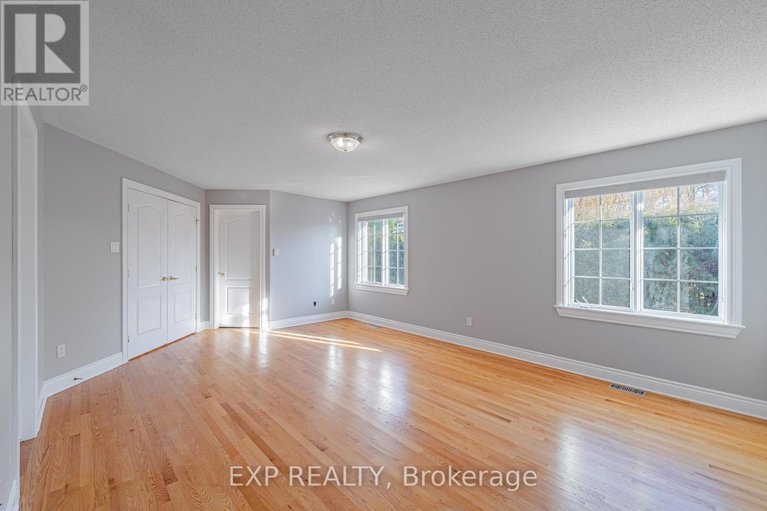 29139967/11-wellsmere-court/rideau-heightsrideau-river/ottawa/ontario/K2E8C2_35