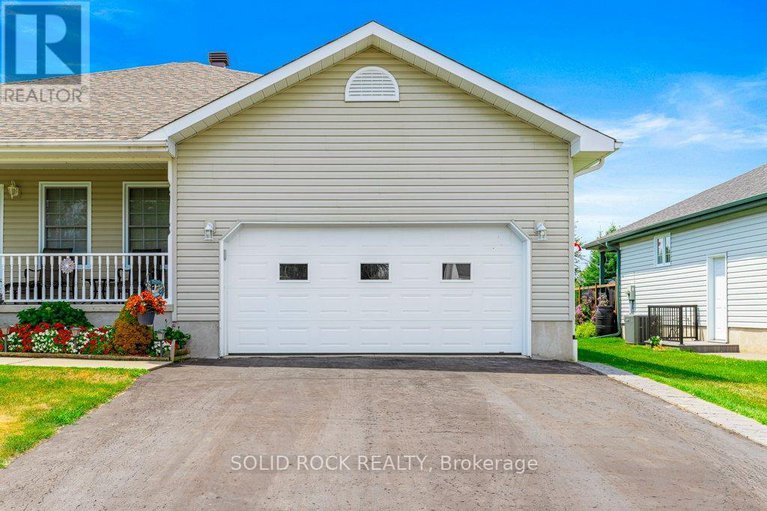 28671866/9-grove-street/iroquois/south-dundas/ontario/K0E1K0_7