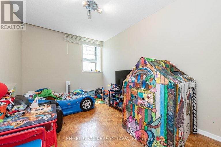 28339267/8-1356-meadowlands-drive-e/borden-farmstewart-farmcarleton-heightsparkwood-hills/ottawa/ontario/K2E6K6_22