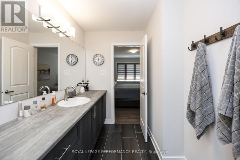 28700474/816-bascule-place/btwn-franktown-rd-fallowfield-rd/ottawa/ontario/K0A2Z0_33