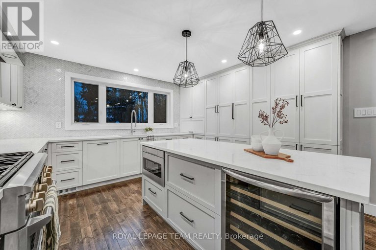 29208661/3831-autumnwood-street/emerald-woodssawmill-creek/ottawa/ontario/K1T2G9_20