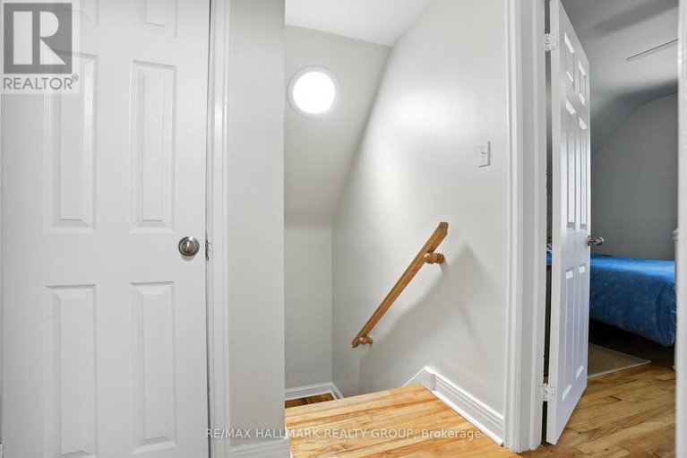 28649205/487-wolffdale-crescent/overbrookcastle-heights/ottawa/ontario/K1K1N6_19
