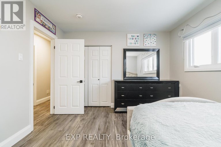 28347663/1885-arizona-avenue/urbandale-acres/ottawa/ontario/K1H6Z5_16