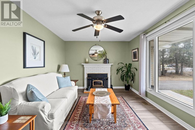 28656808/6481-rideau-valley-drive-n/manotick-south-to-roger-stevens/ottawa/ontario/K4M1B3_8