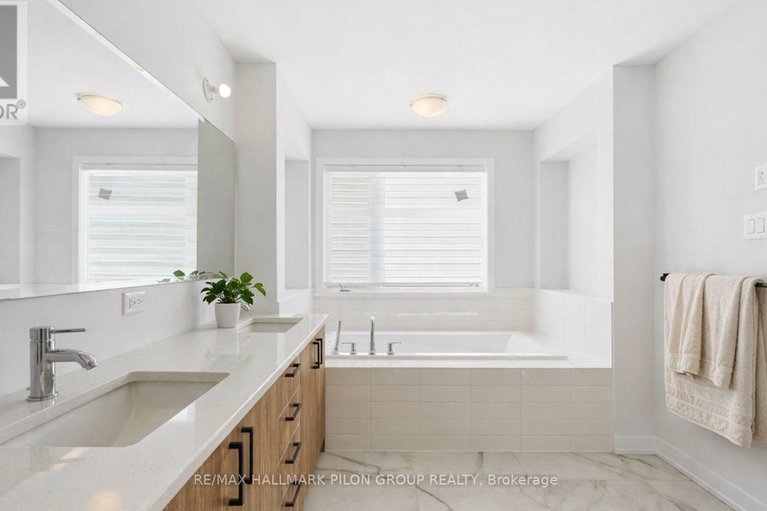 29591168/272-cornice-street/mer-bleuebradley-estatesanderson-park/ottawa/ontario/K1W0W4_12