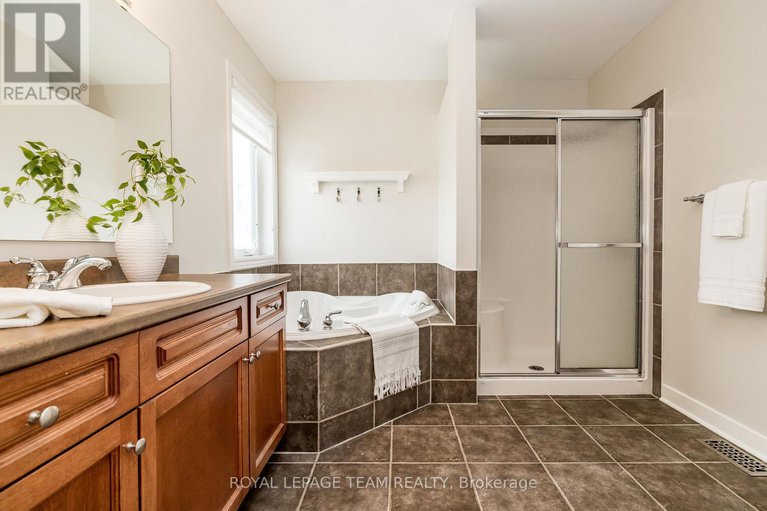 28449853/333-timbertrail-terrace/springridgeeast-village/ottawa/ontario/K4A5A6_30