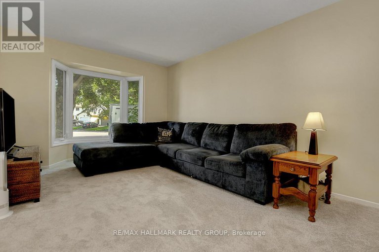 28845006/44-turret-court/glencairnhazeldean/ottawa/ontario/K2L2L1_4