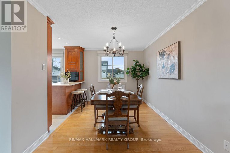 28907576/1570-marcoux-drive/bilberry-creekqueenswood-heights/ottawa/ontario/K1E2J9_12