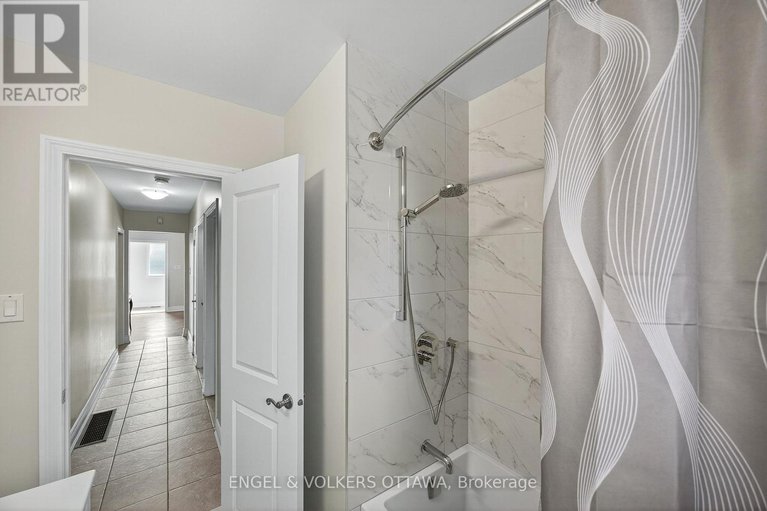 28897770/1291-notting-hill-avenue/ellwood/ottawa/ontario/K1V6T5_20