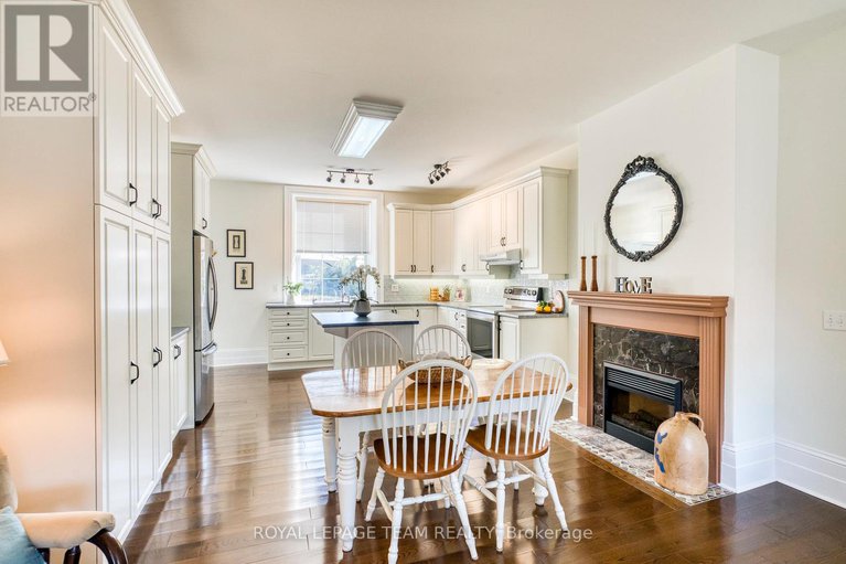 28888820/48-mill-street/almonte/ontario/K0A1A0_14