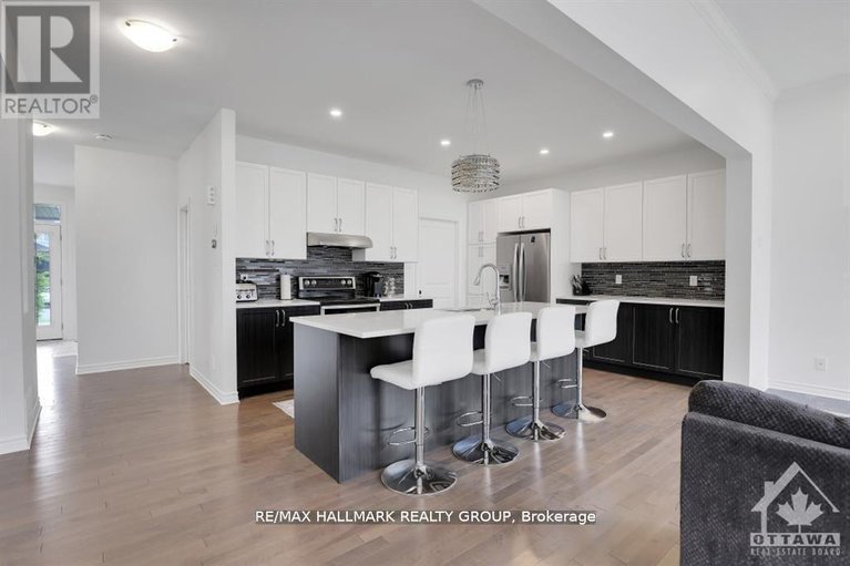 28433089/4527-kelly-farm-drive/blossom-parkkemp-parkfindlay-creek/ottawa/ontario/K1X0E7_7