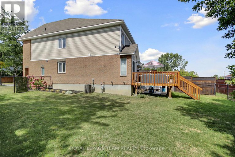 28882622/2001-dunollie-crescent/morgans-grantsouth-march/ottawa/ontario/K2W1H5_40