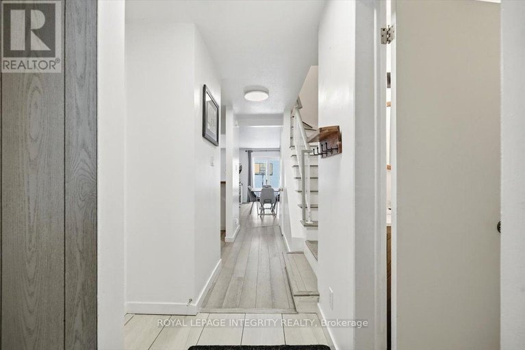 29606728/1985-woods-street/town-of-rockland/clarence-rockland/ontario/K4K1H7_3