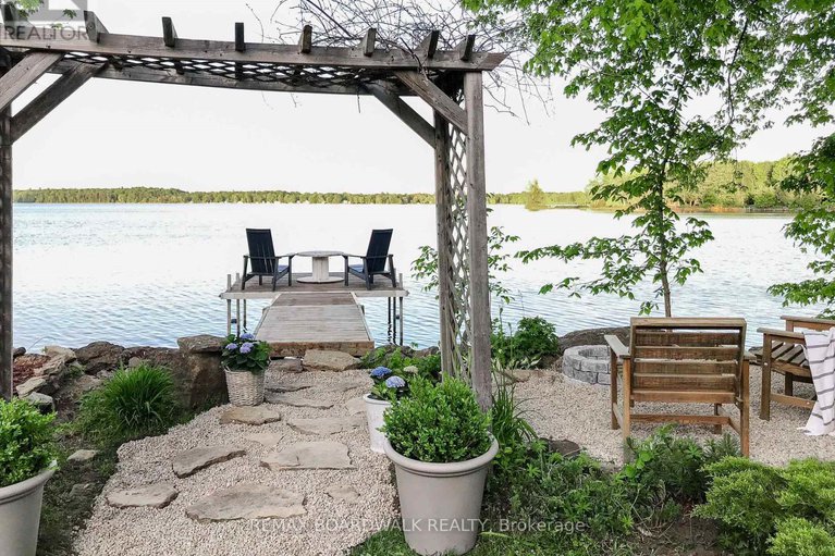 29210499/124-mcculloughs-landing-road/drummond-n-elmsley-drummond-twp/drummondnorth-elmsley/ontario/K7H0J3_25