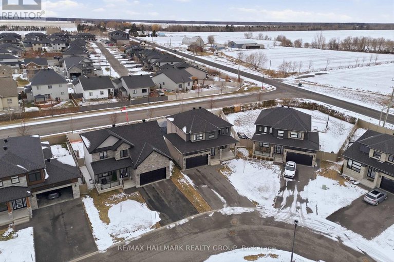 29668379/1212-avignon-street/embrun/russell/ontario/K0A1W0_43