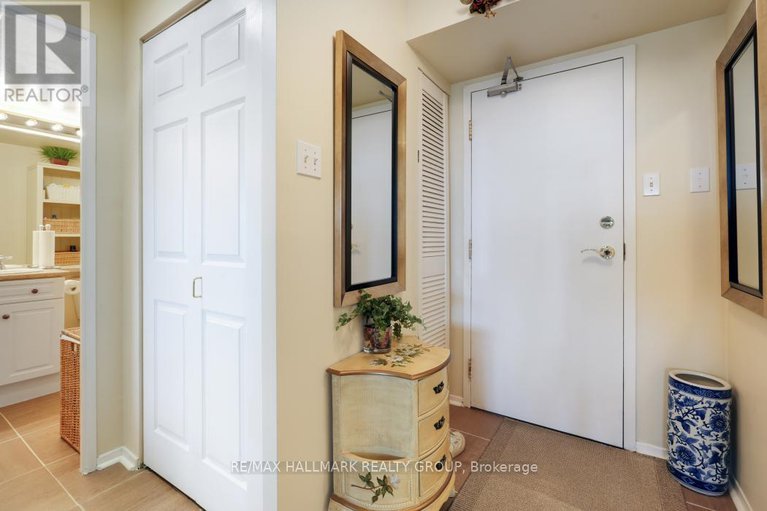 28804579/1006-545-st-laurent-boulevard/viscount-alexander-park/ottawa/ontario/K1K4H9_17