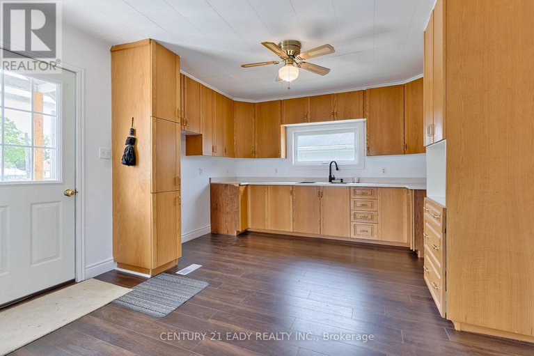 28505414/424-moore-street/renfrew/renfrew/ontario/K7V1L9_24
