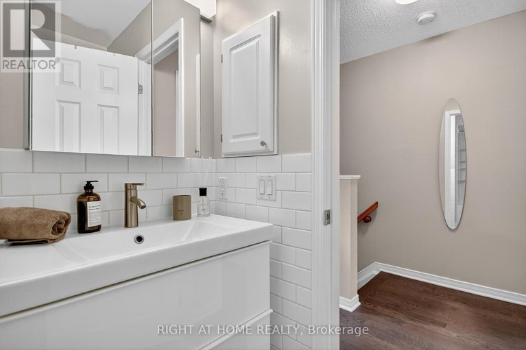 28913725/24-manhattan-crescent/central-park/ottawa/ontario/K2C4B4_24
