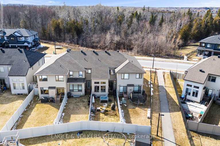 29589198/740-miikana-road/blossom-parkkemp-parkfindlay-creek/ottawa/ontario/K1X0H6_47