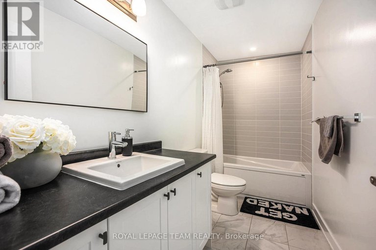 28208747/58-arinto-place/emerald-meadowstrailwest/ottawa/ontario/K2S2R7_24