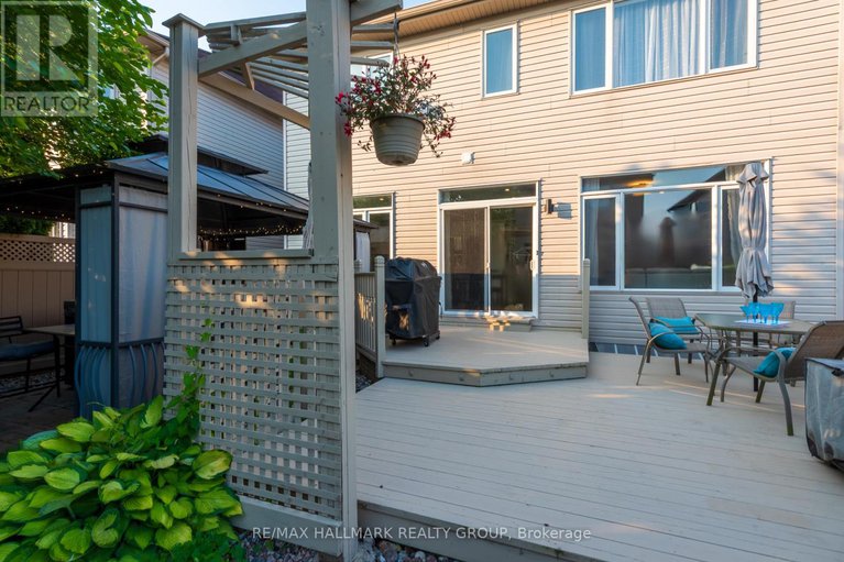 28553250/217-fountainhead-drive/mer-bleuebradley-estatesanderson-park/ottawa/ontario/K1W0C2_6