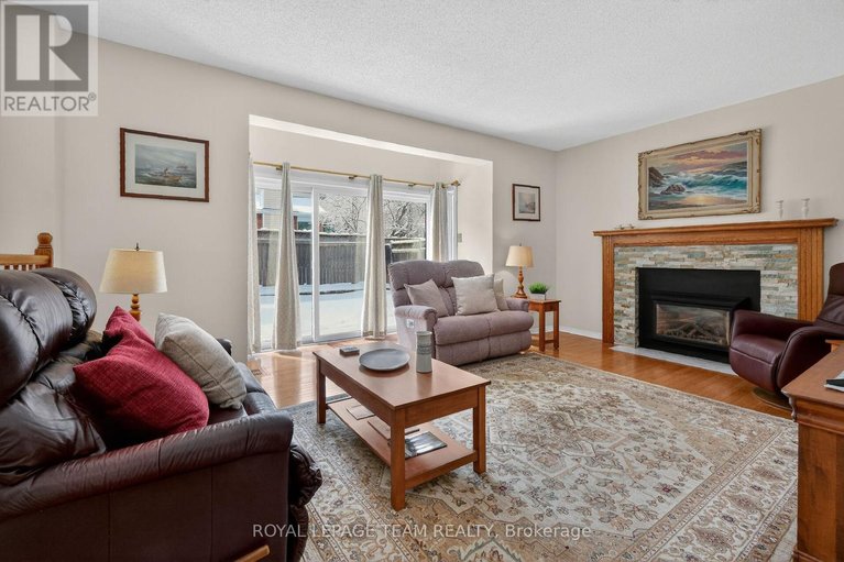 29494254/11-speers-crescent/bridlewood/ottawa/ontario/K2M1W1_16