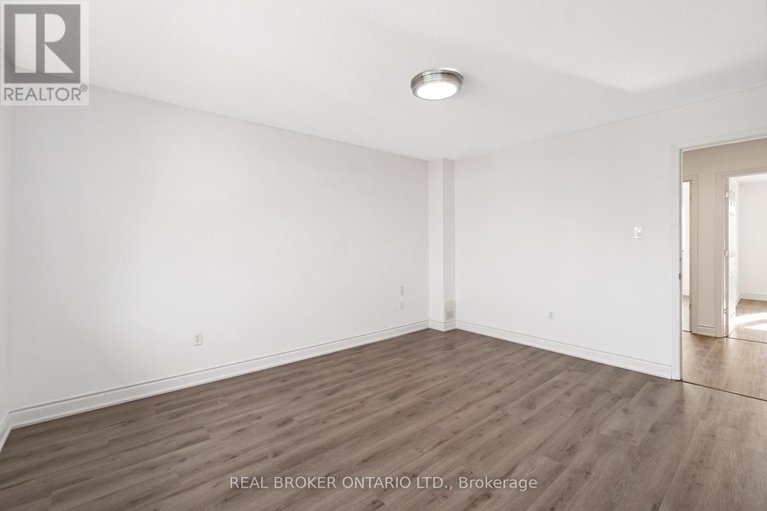 29102518/3-a-southpark-drive/blackburn-hamlet/ottawa/ontario/K1B3B8_28