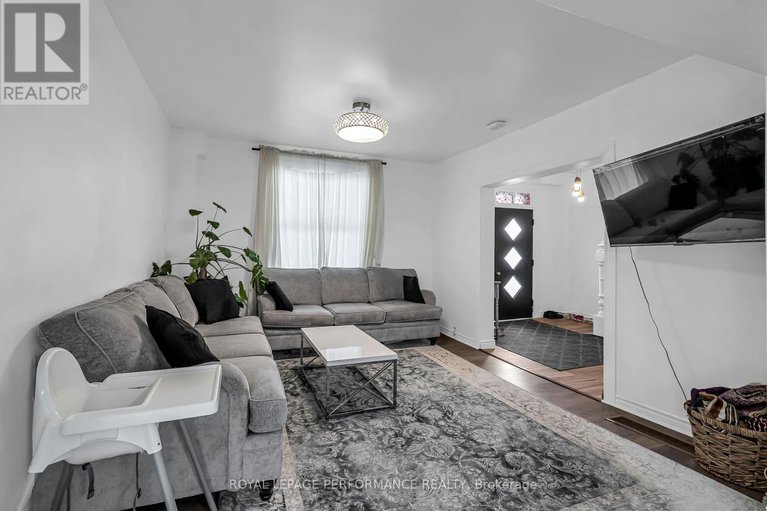 28536713/149-dominion-street-s/alexandria/north-glengarry/ontario/K0C1A0_7