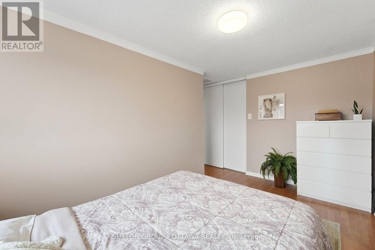 29617710/3907e-old-richmond-road/arbeatha-park/ottawa/ontario/K2H8T8_29