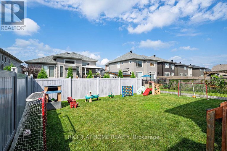28737779/4512-kelly-farm-drive/blossom-parkkemp-parkfindlay-creek/ottawa/ontario/K1X0E7_50