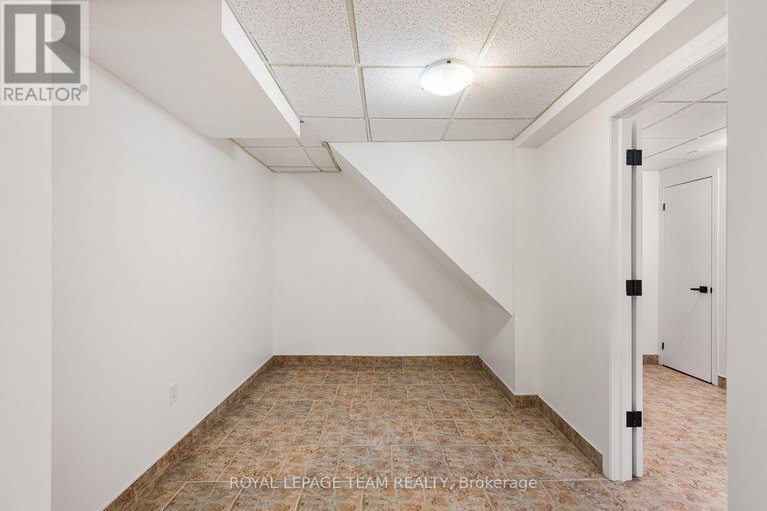 29367437/8-homestead-street/borden-farmstewart-farmcarleton-heightsparkwood-hills/ottawa/ontario/K2E7N8_40