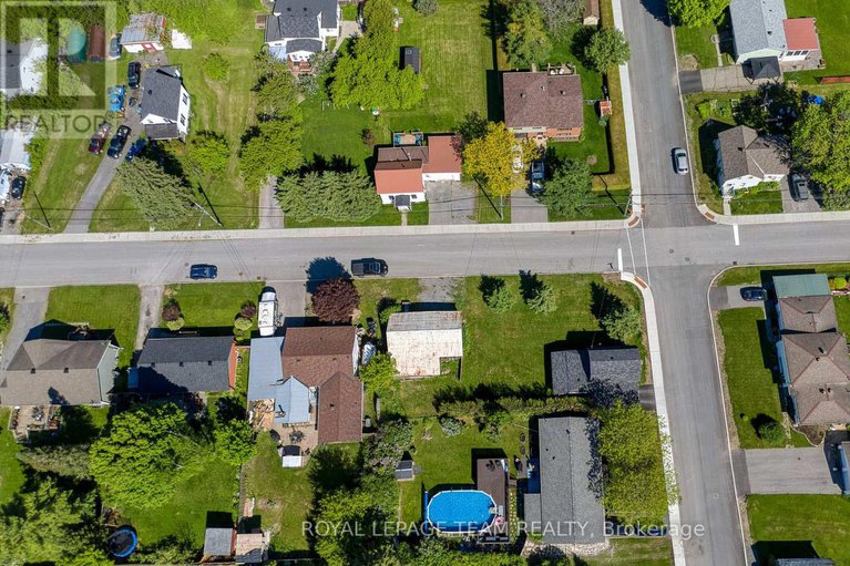 28435512/24-mercer-street/almonte/mississippi-mills/ontario/K0A1A0_6