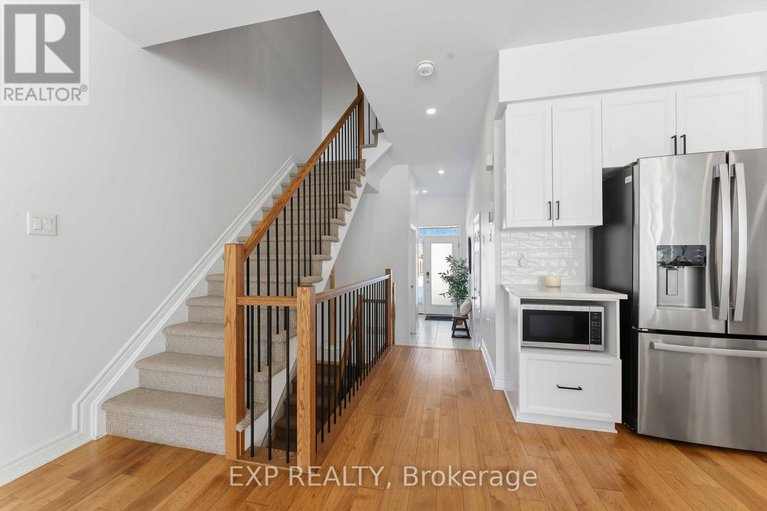 29307483/838-clapham-terrace/stittsville-south/ottawa/ontario/K2S2N8_17