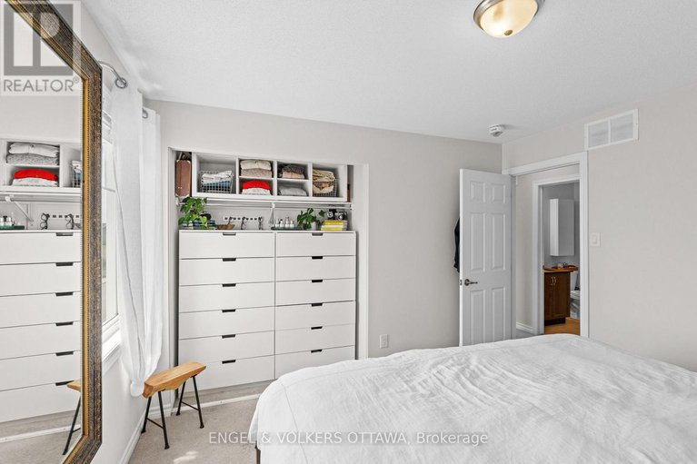 29055765/349-pumpkinseed-crescent/half-moon-bay/ottawa/ontario/K2J6K1_31