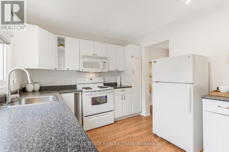 28607789/20-2000-falkirk-crescent/blackburn-hamlet-south/ottawa/ontario/K1B4Y7_7