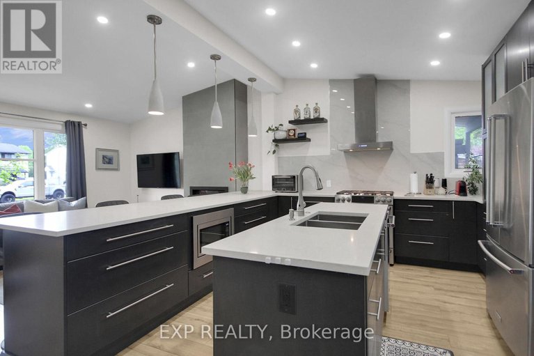 28339228/1447-maxime-street/pineview/ottawa/ontario/K1B4E7_8