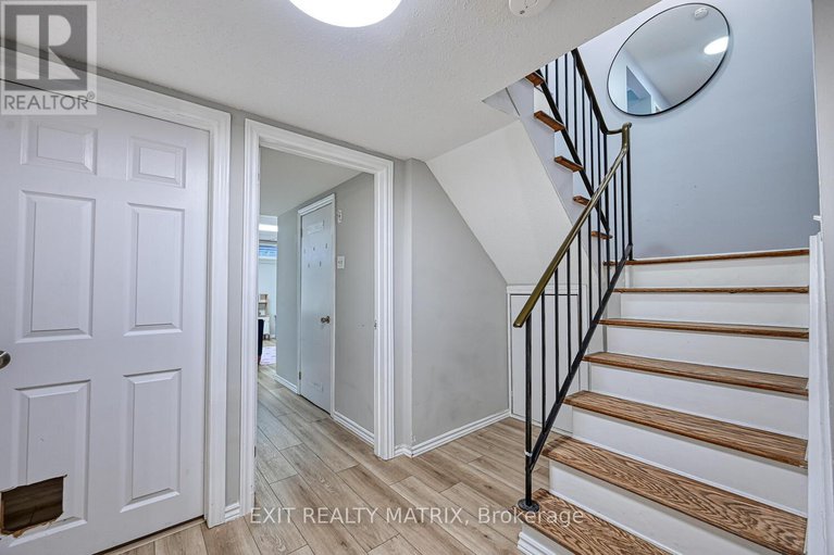 28875477/90-chesterton-drive/borden-farmstewart-farmcarleton-heightsparkwood-hills/ottawa/ontario/K2E5T6_15