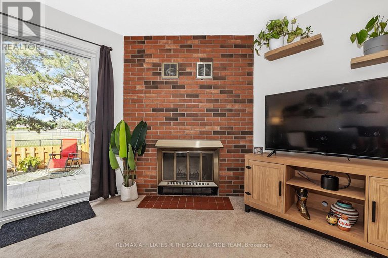 28555719/46-stokes-crescent/glencairnhazeldean/ottawa/ontario/K2L2Z4_9