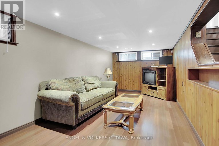 28483641/8-greenwich-avenue/carleton-heights/ottawa/ontario/K2E5E6_19