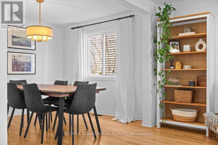 29650202/1715-teakdale-avenue/chapel-hill/ottawa/ontario/K1C6M8_17