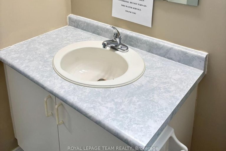 29478854/1501-launay-avenue/fallingbrookpineridge/ottawa/ontario/K4A3S1_21