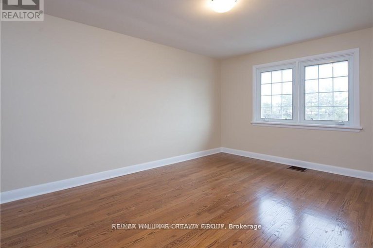 28110435/298a-woodroffe-avenue/woodroffe/ottawa/ontario/K2A3N5_15